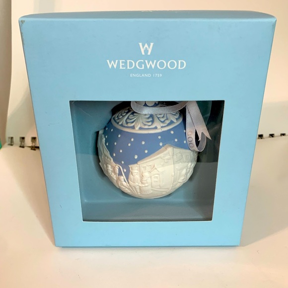 Wedgwood Jasperware Christmas Carol Singers Blue White Ornament - Picture 1 of 8